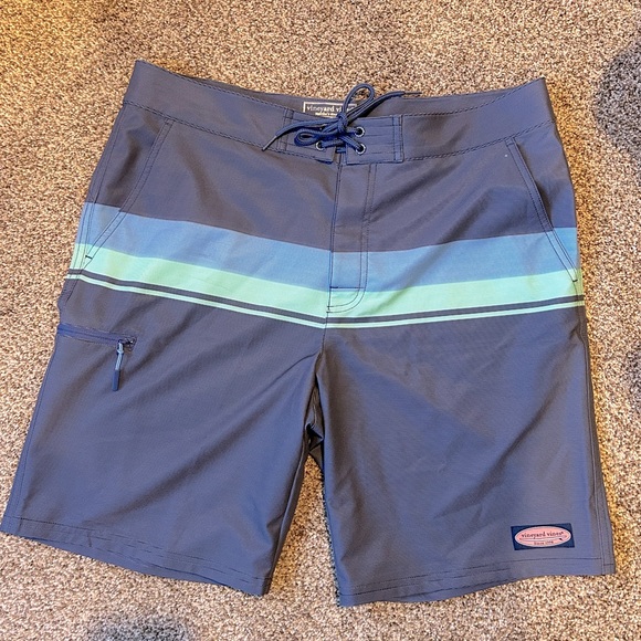 Vineyard Vines Swim Trunks Size 34 - Picture 1 of 9
